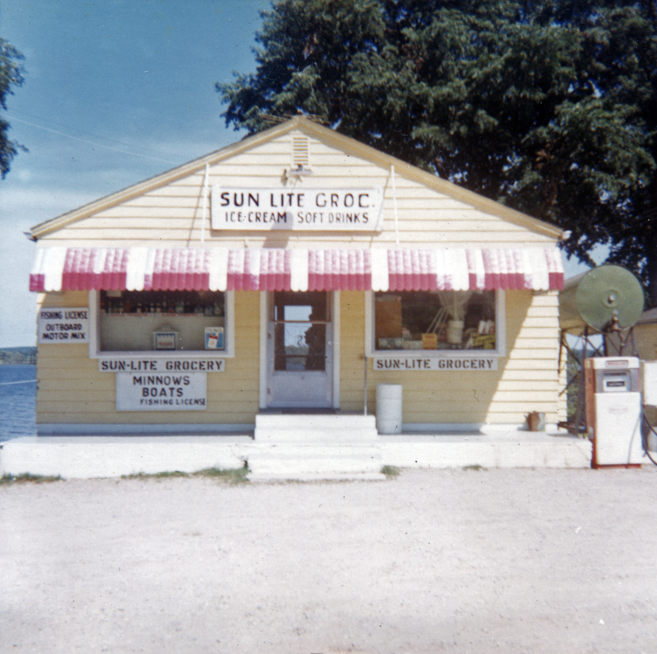 Floyd Lake School in 1964