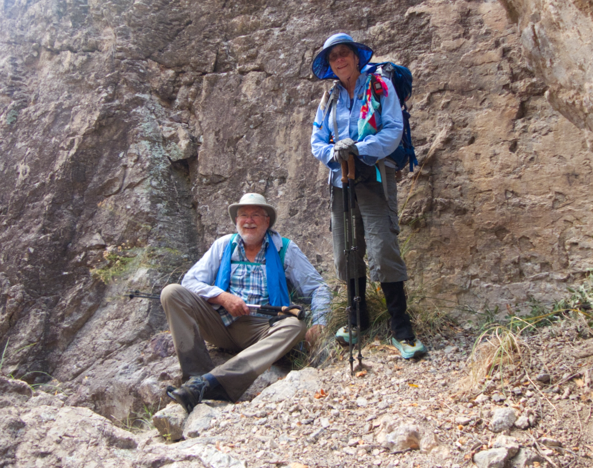 Curtiss and Robinhiking up Skeleton Ridge