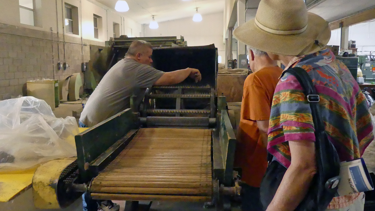 machine that separates wool fibers