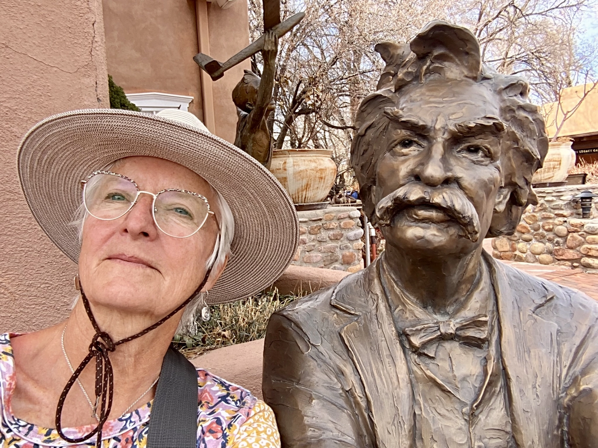 Mark Twain III bronze sculpture