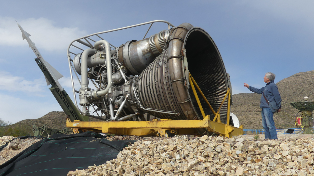 Saturn V engine