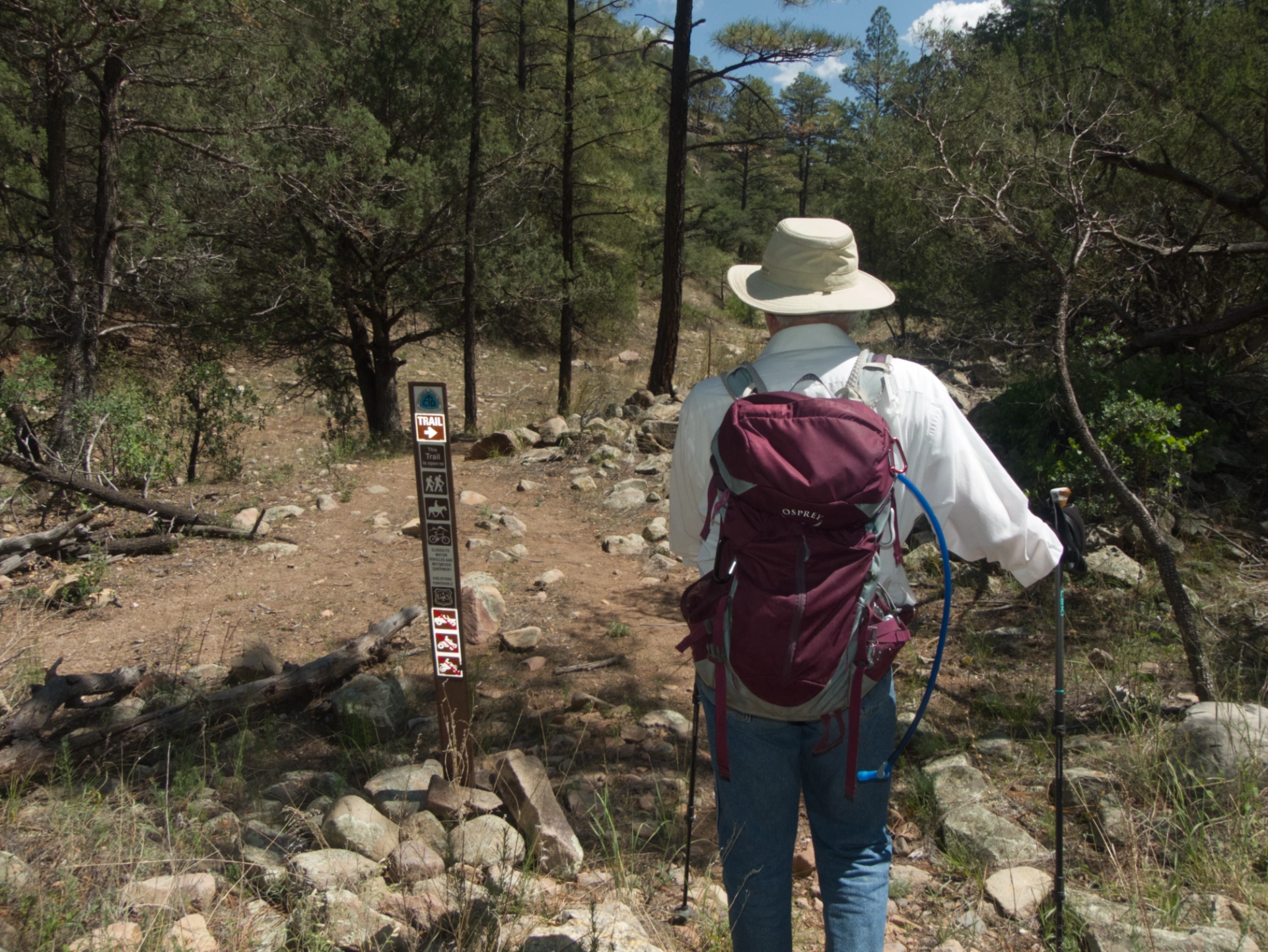 CDT trail sign at Walnut Creek