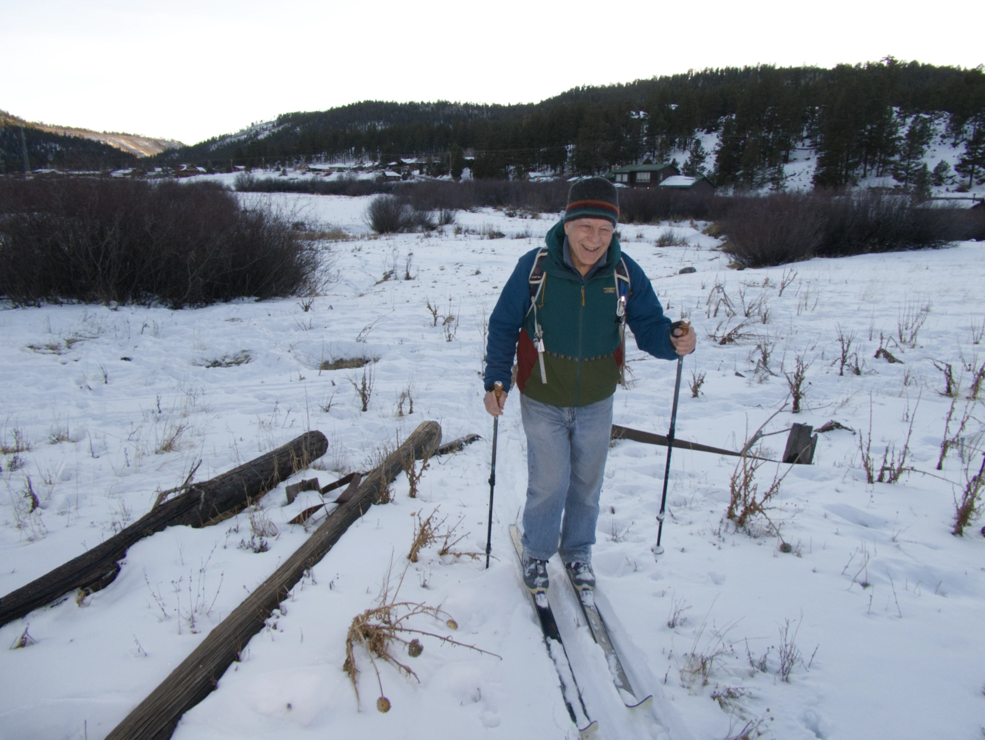 Dennis skiing